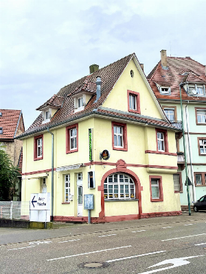Traditionshaus mit Gastronomie (2 x Automatenkonzession) und Wohnungen