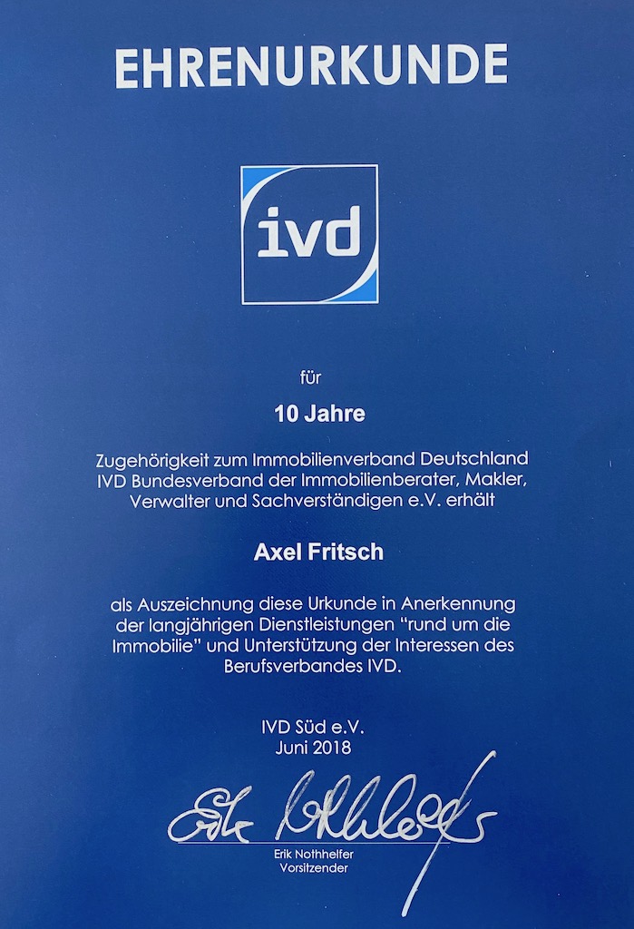 Die Ehrenurkunde vom ivd für 10 Jahre Zugehörigkeit, ausgestellt an den Geschäftsführer Axel Fritsch.