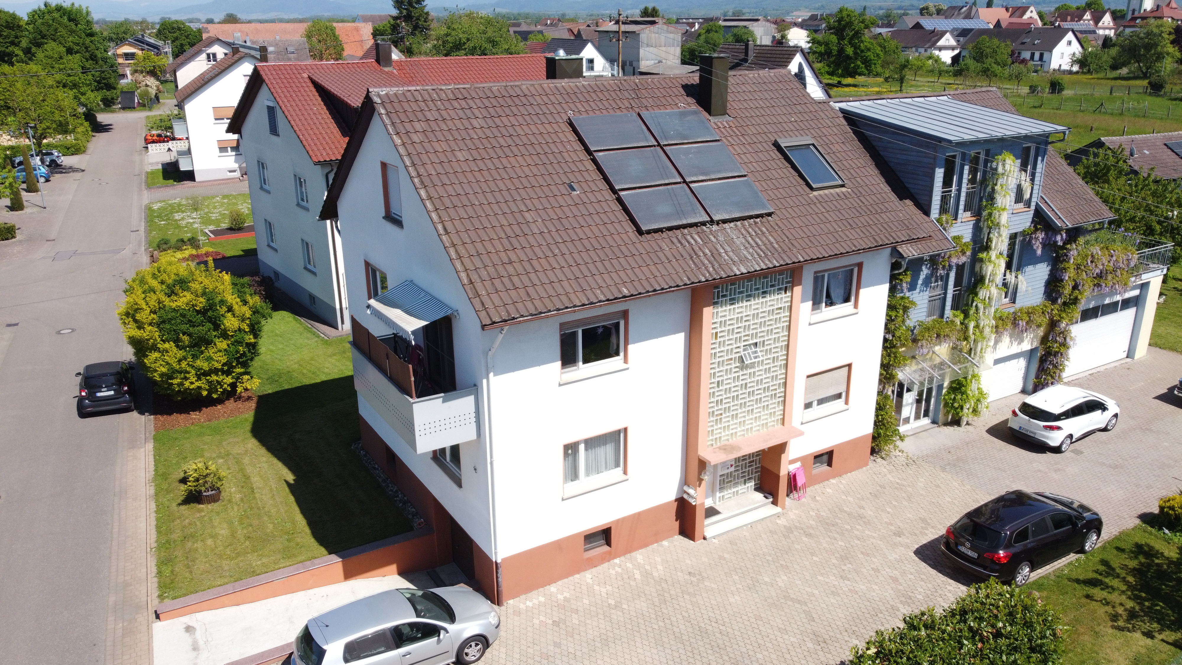Zweifamilienhaus mit großem Grundstück in Kürzell