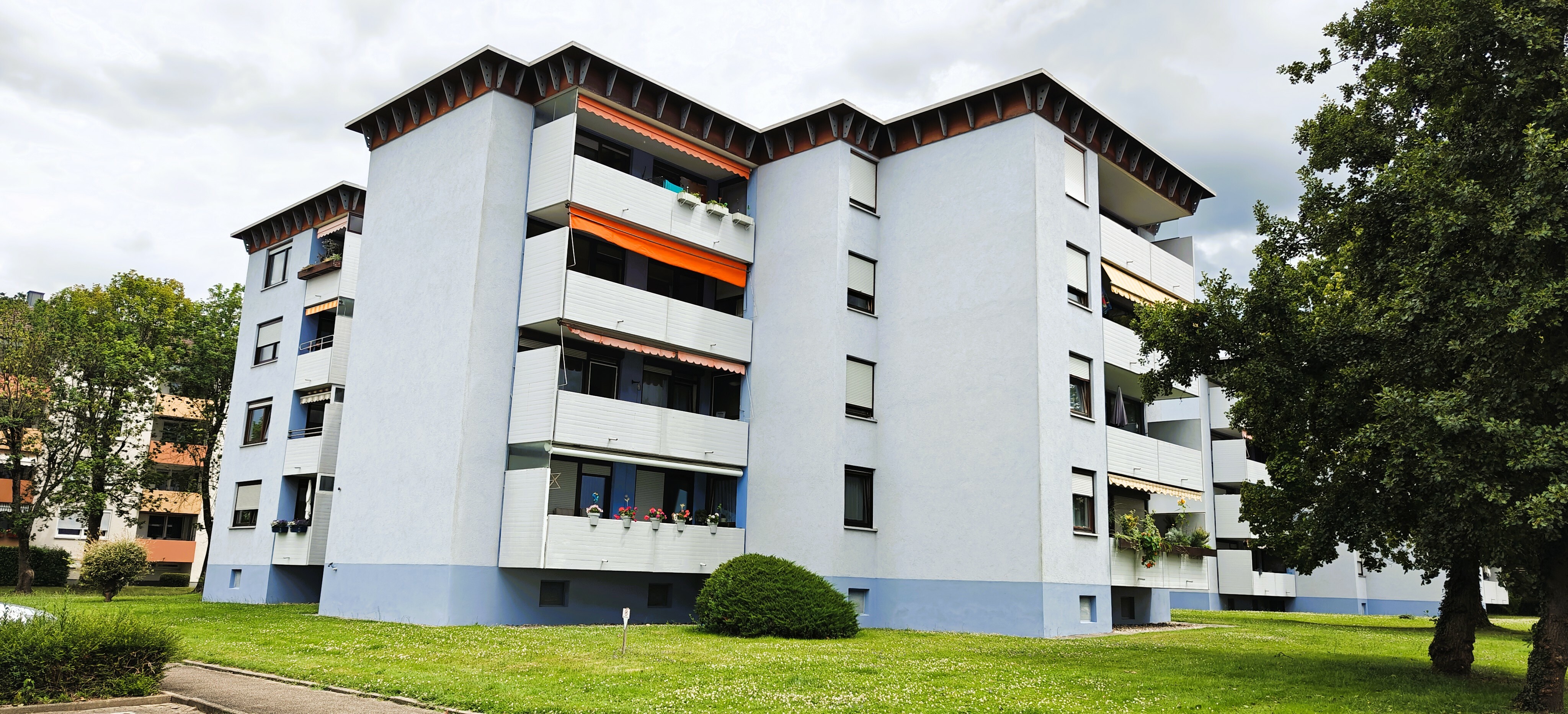 4 Zimmer Wohnung mit Balkon und Stellplatz, sofort verfügbar!