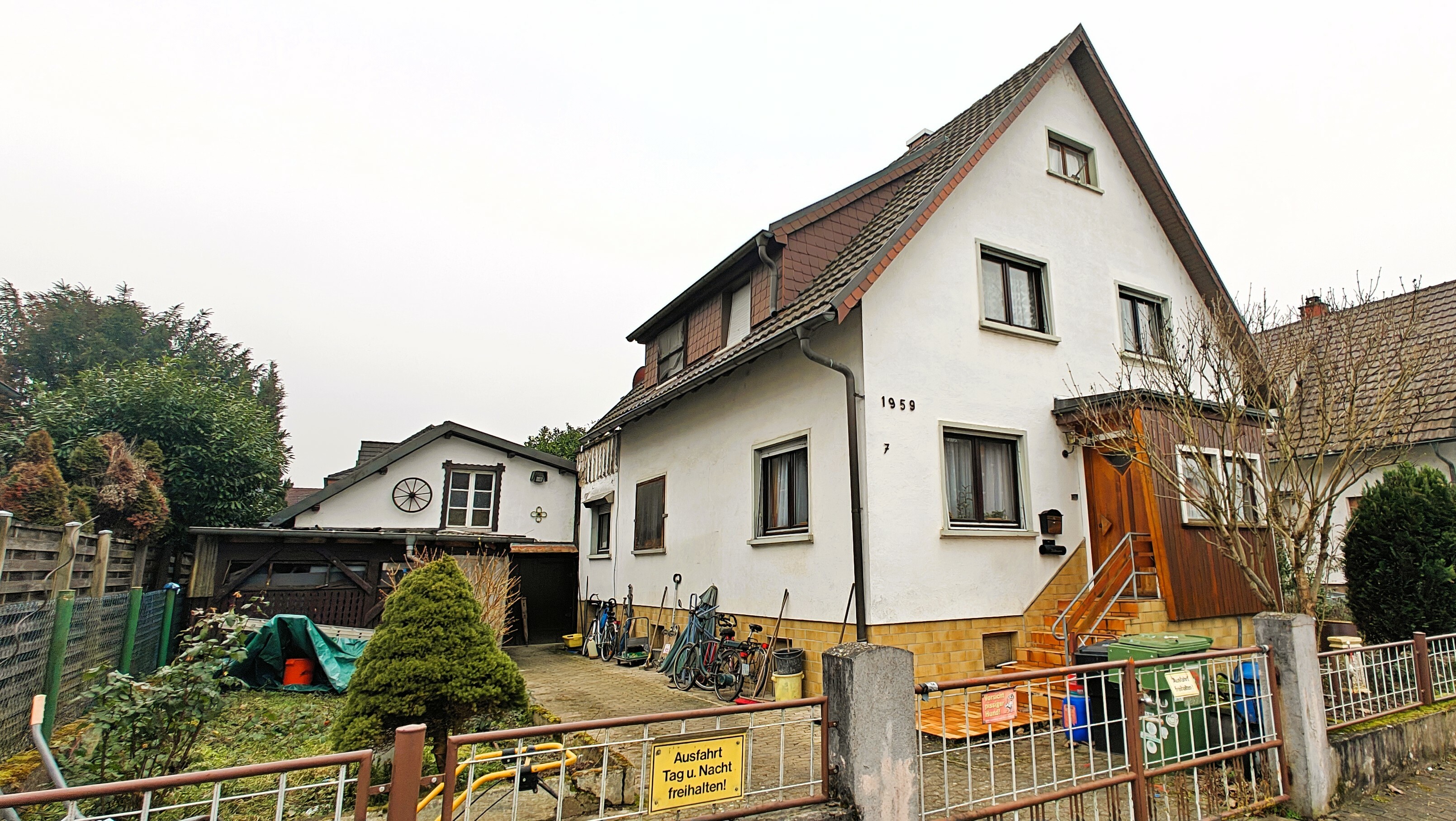 Renovierungsbedürftiges Einfamilienhaus
