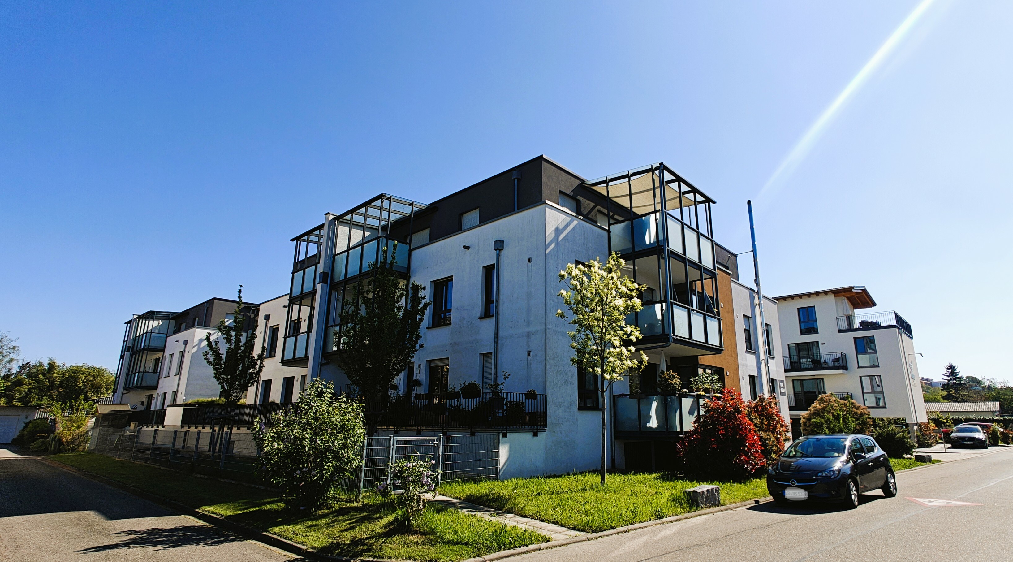 3 Zimmer Penthouse Wohnung mit EBK & TG Stellplatz