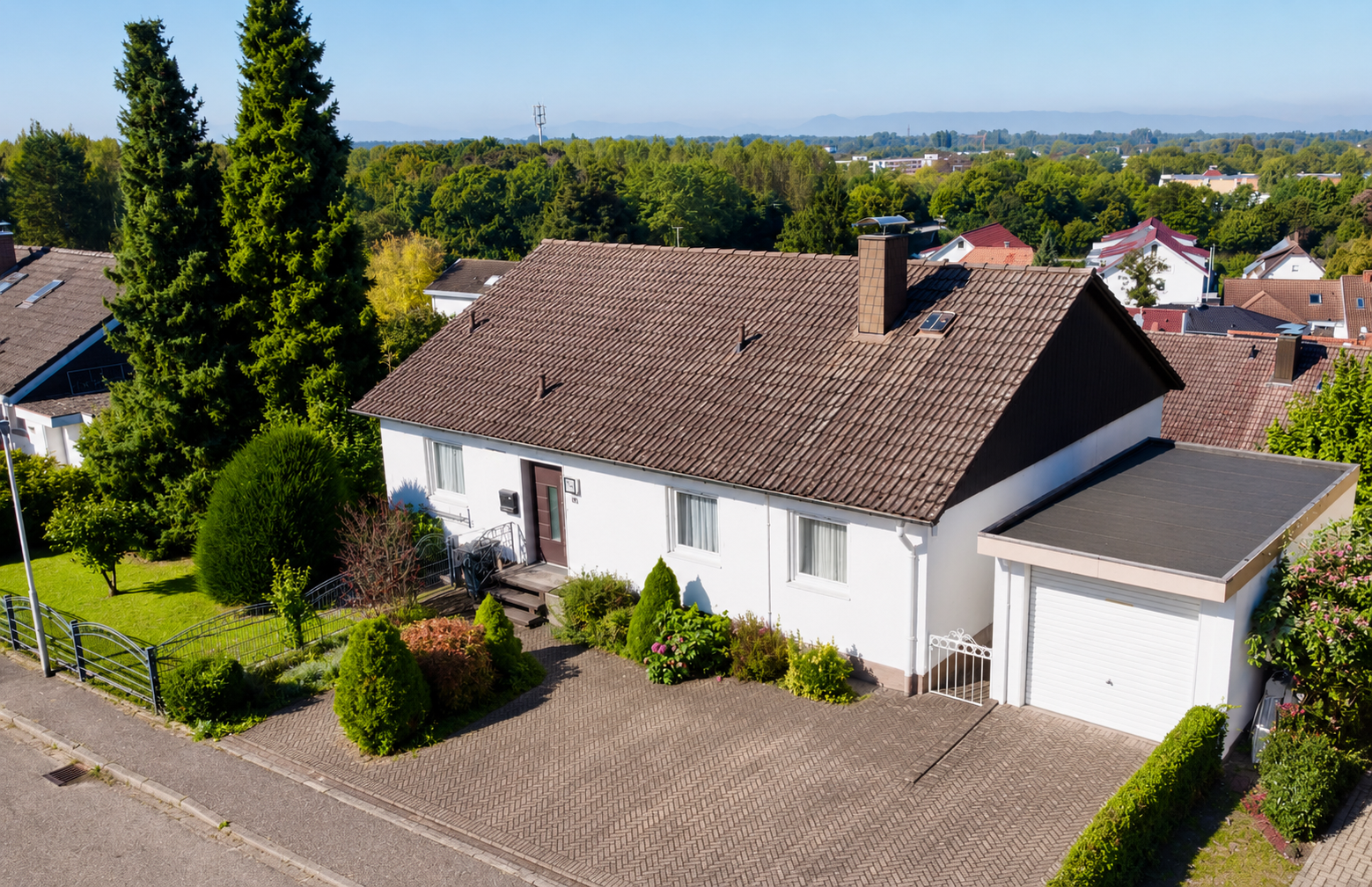 Leerstehendes Haus mit vermieteter Einliegerwohnung in TOP Lage von Lahr-Mietersheim
