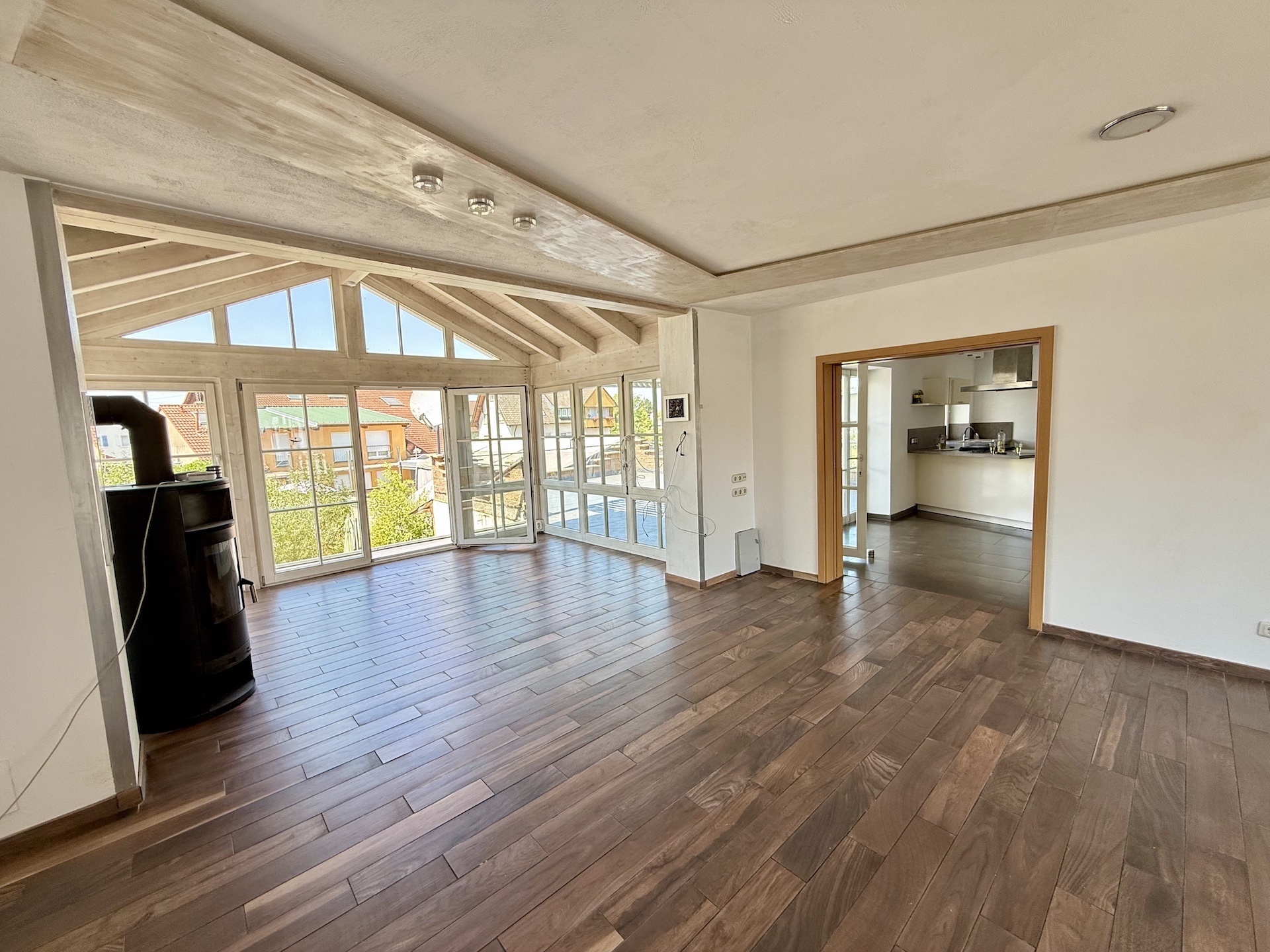 TOP-Wohnung mit großzügigen Wohnflächen + weiteren Wohnflächen zur Nutzung