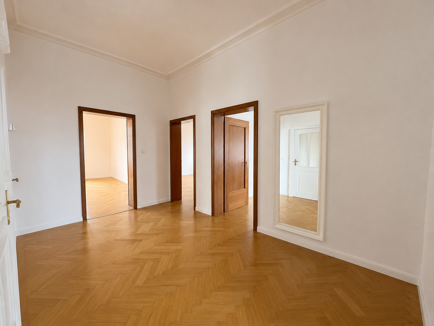 Schöne große 4-Zimmer-Altbauwohnung zur Miete 